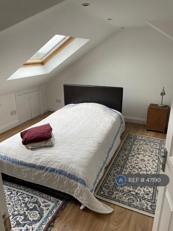 Room Fowey Avenue in Greater London