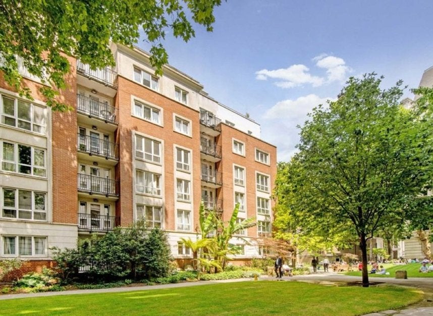 Flat Cross Key Square in City of London