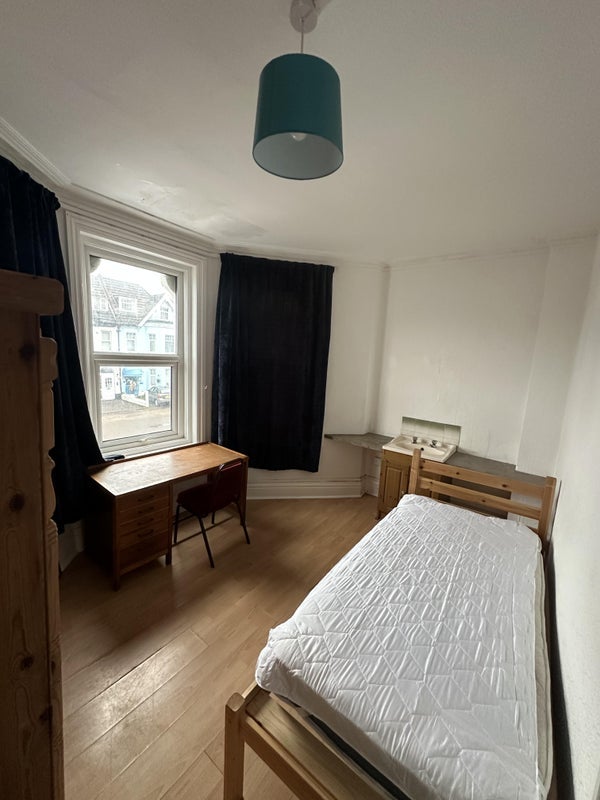Room Westby Road in Bournemouth