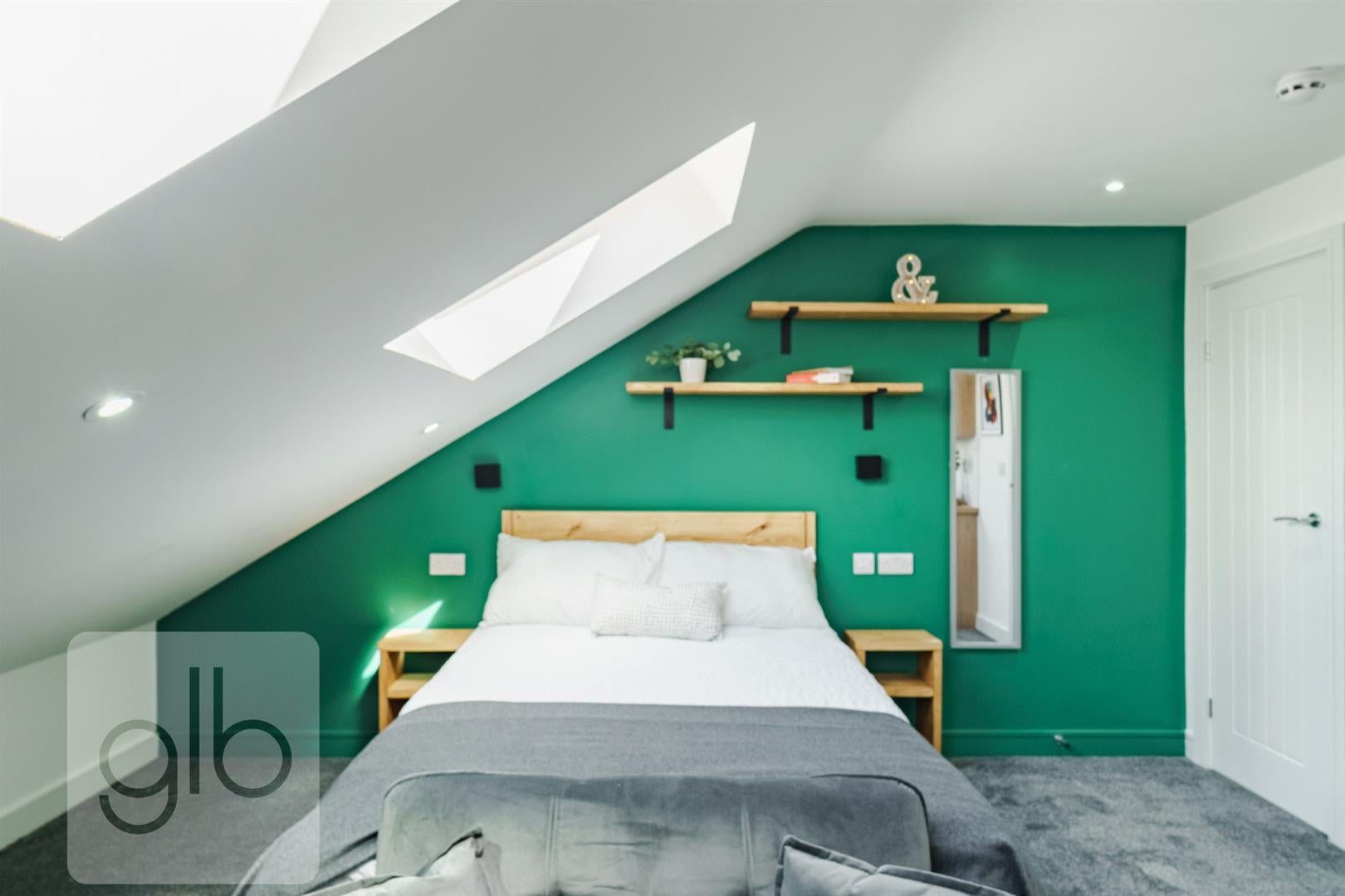 Room Dean Street in Coventry