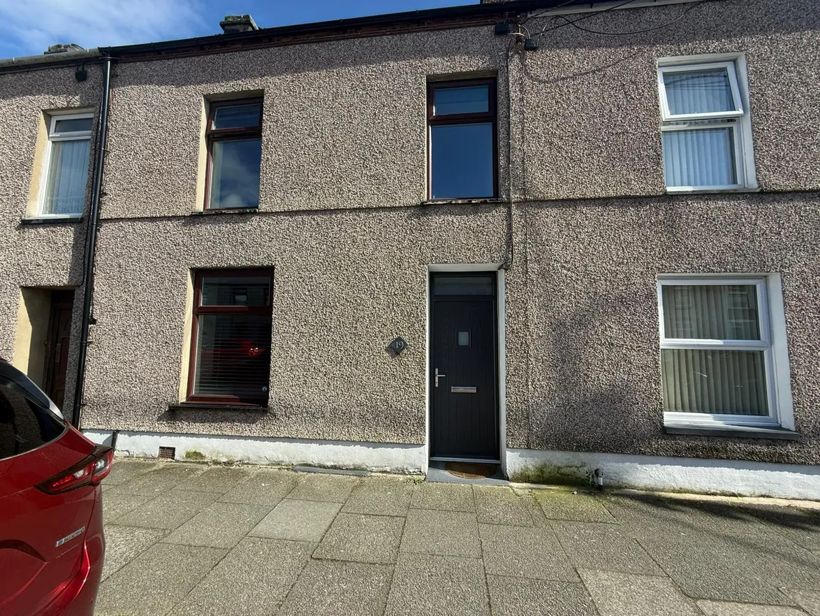 Flat Chapel Street in Porthmadog