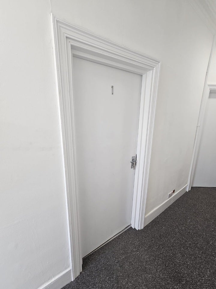 Flat Knollys Road in Greater London