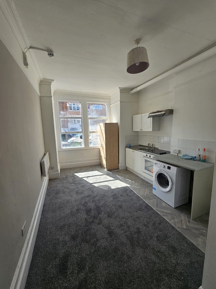 Flat Knollys Road in Greater London