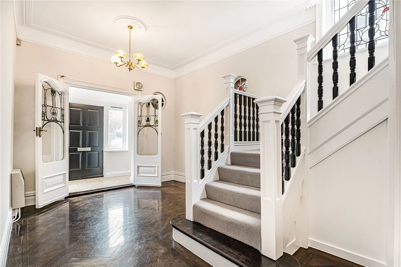 House Chandos Avenue in Greater London