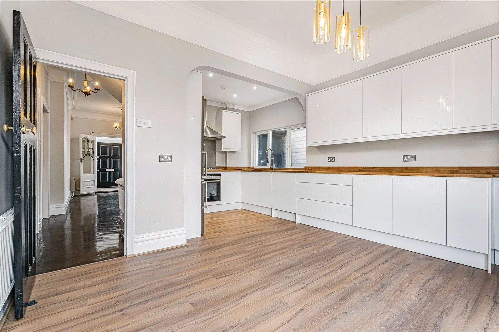 House Chandos Avenue in Greater London