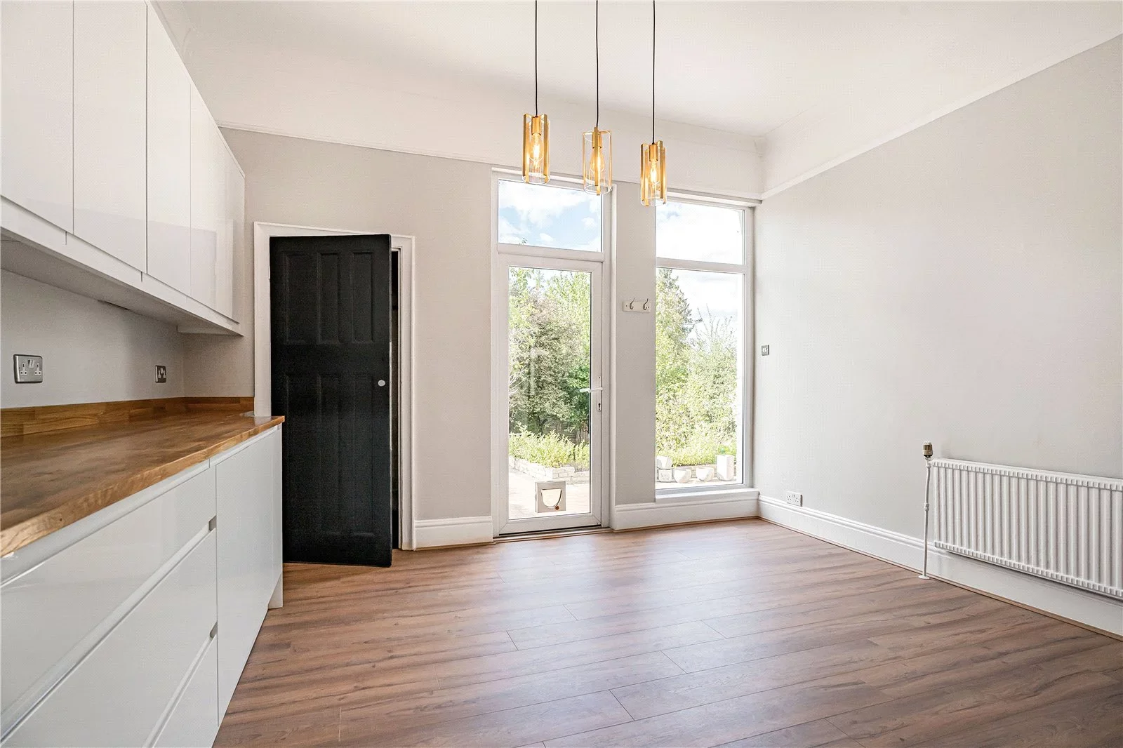 House Chandos Avenue in Greater London