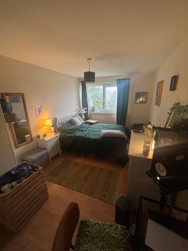 Room Hathway Walk in Bristol