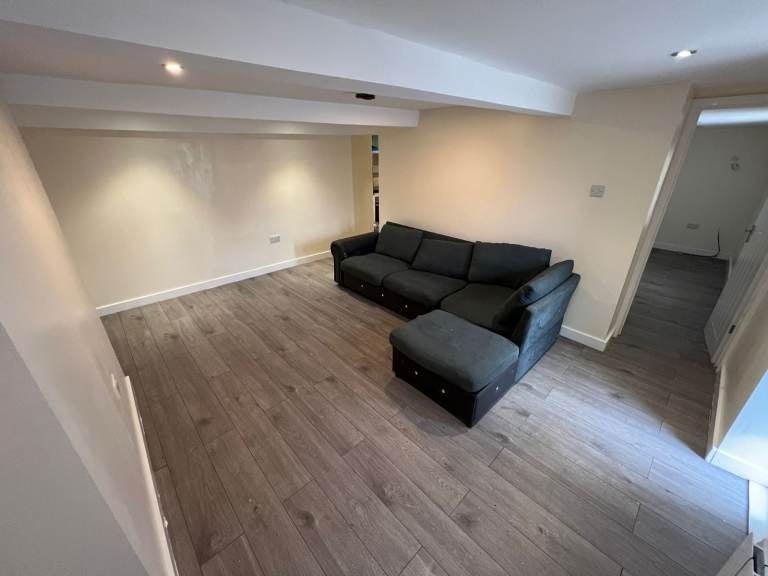 Flat Monckton Road in Sheffield