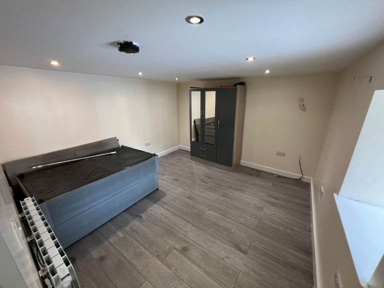 Flat Monckton Road in Sheffield