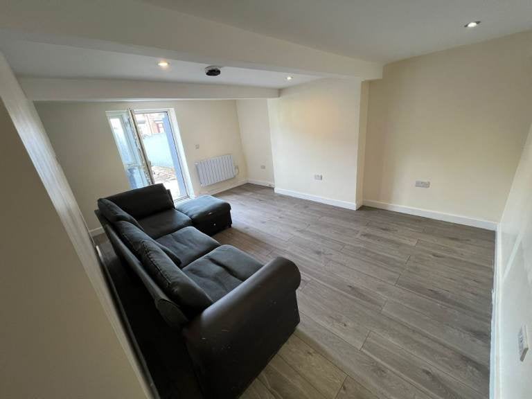 Flat Monckton Road in Sheffield