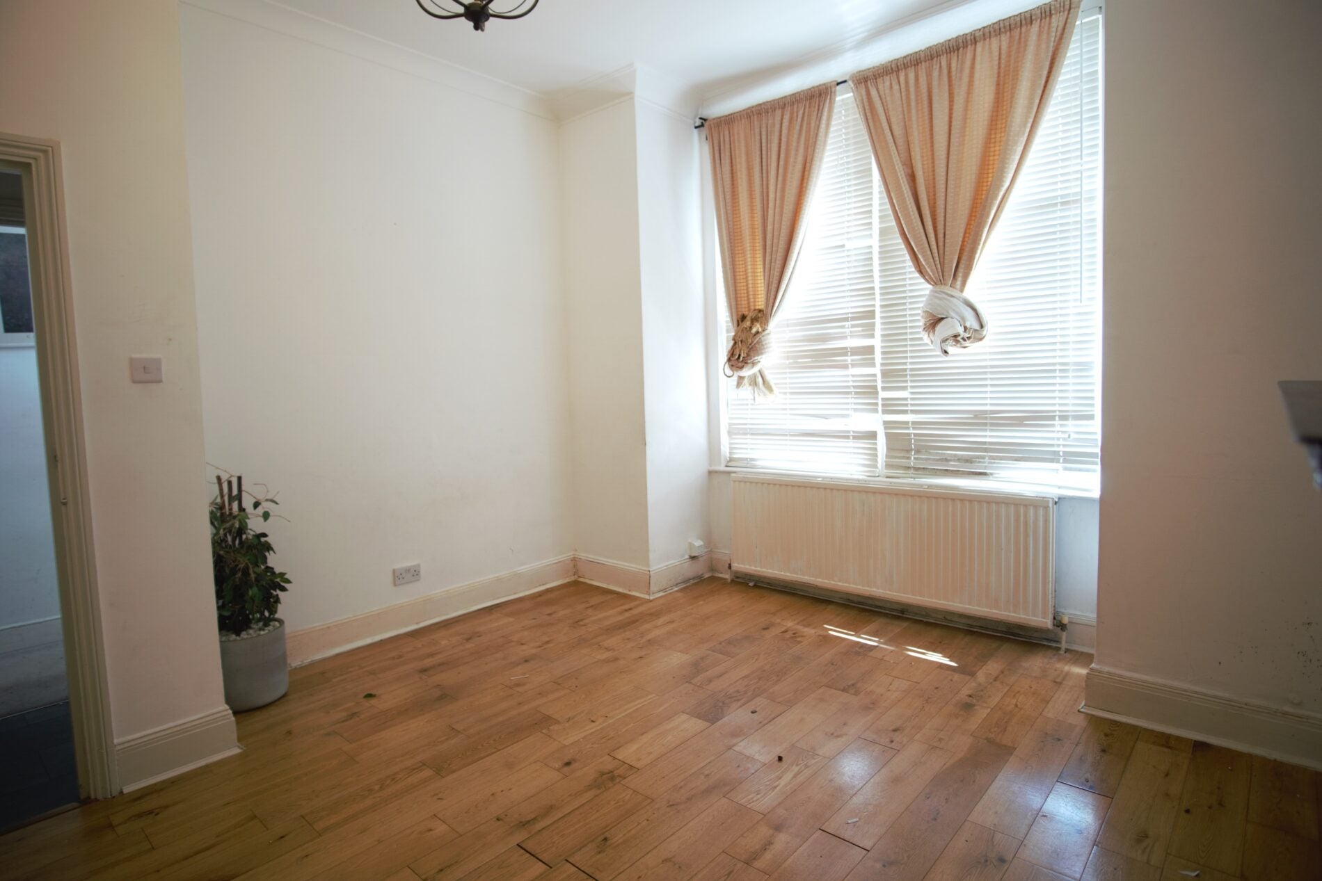 House Larch Road in Greater London