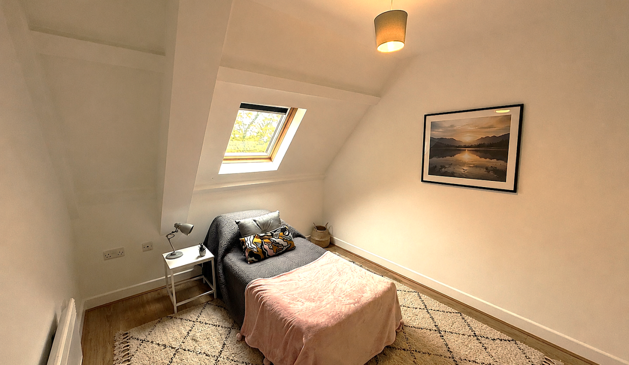 Flat Glenfield Road in Leicester