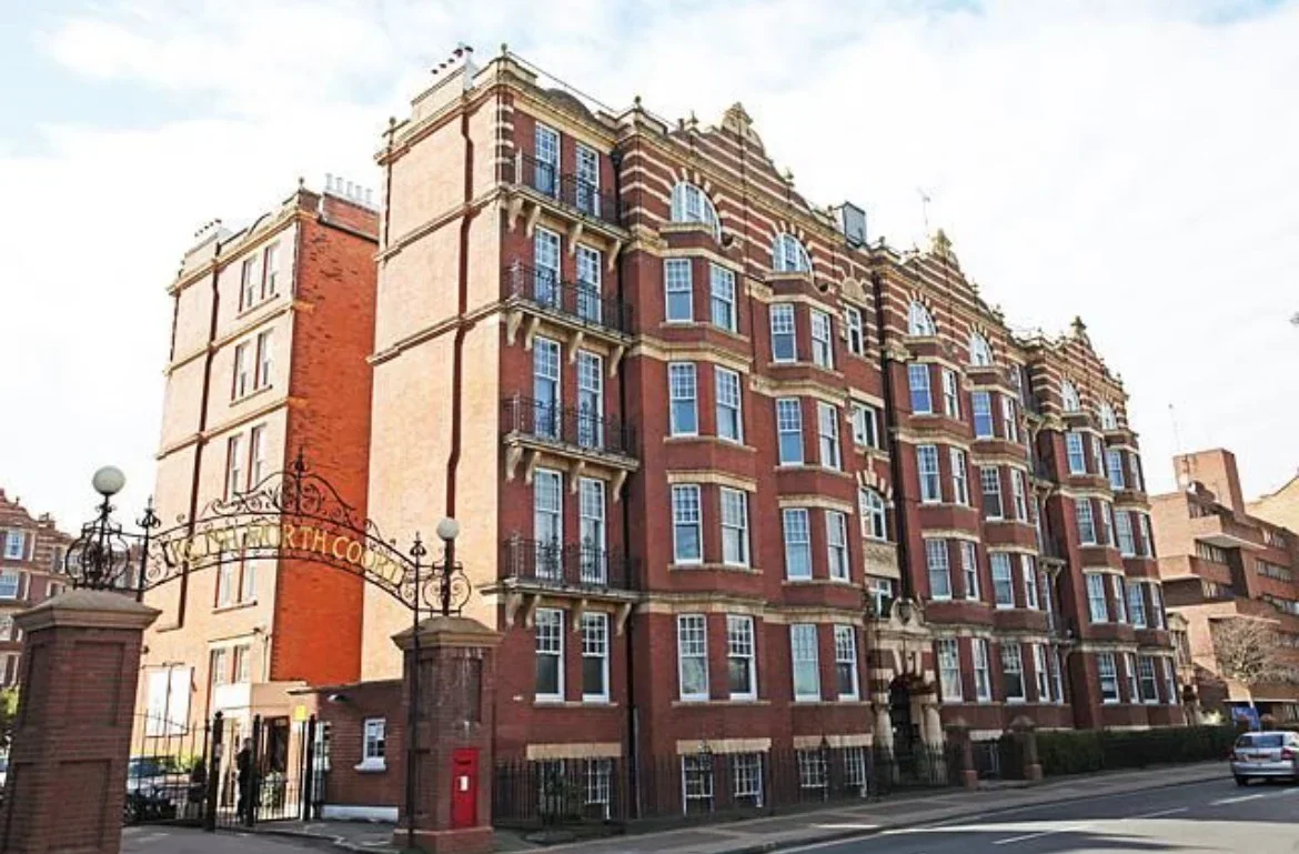 Flat Lower Richmond Road in Greater London