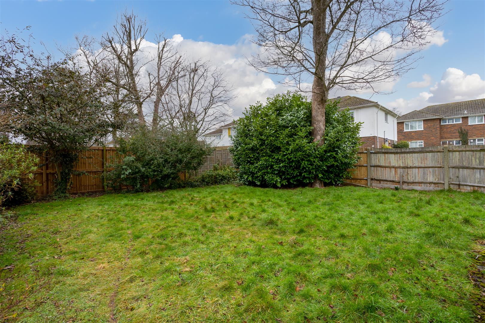 Flat Courtlands Crescent in Reigate and Banstead
