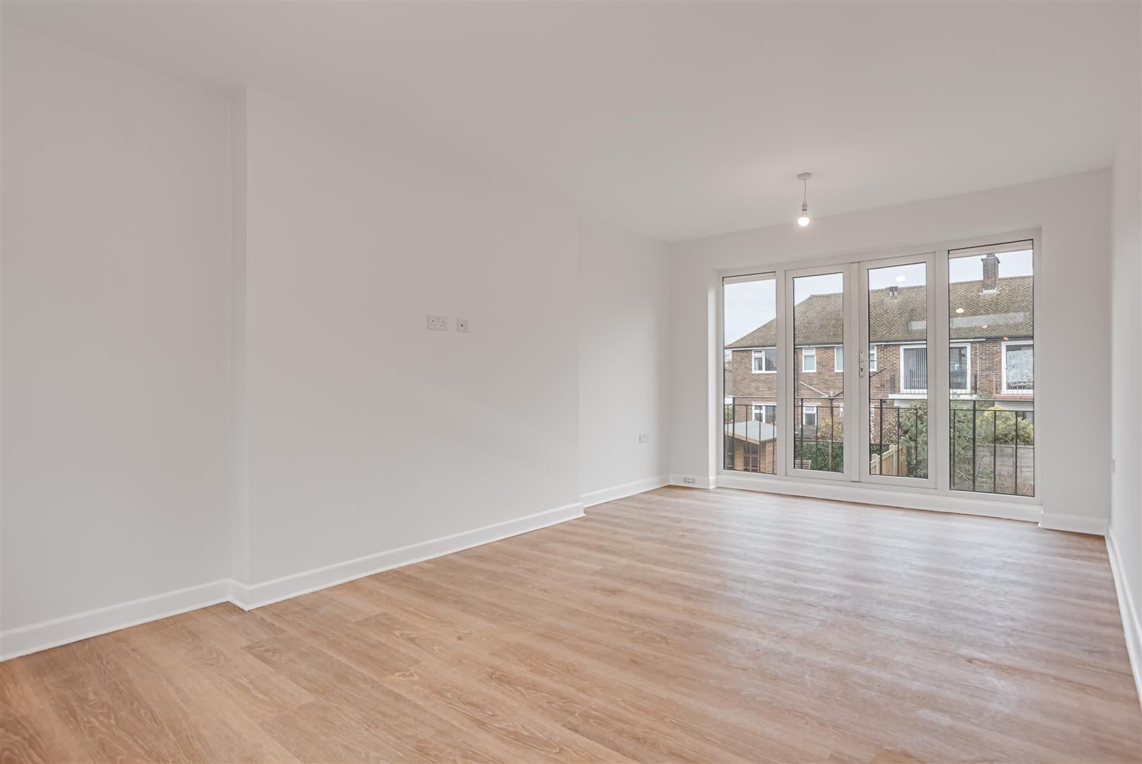 Flat Courtlands Crescent in Reigate and Banstead