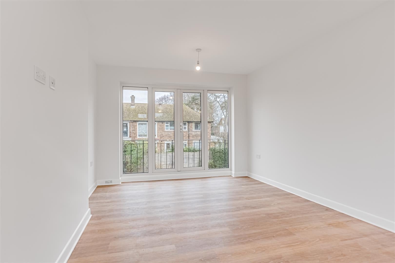 Flat Courtlands Crescent in Reigate and Banstead
