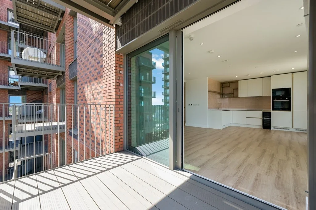Flat Abbeydale Road in Greater London