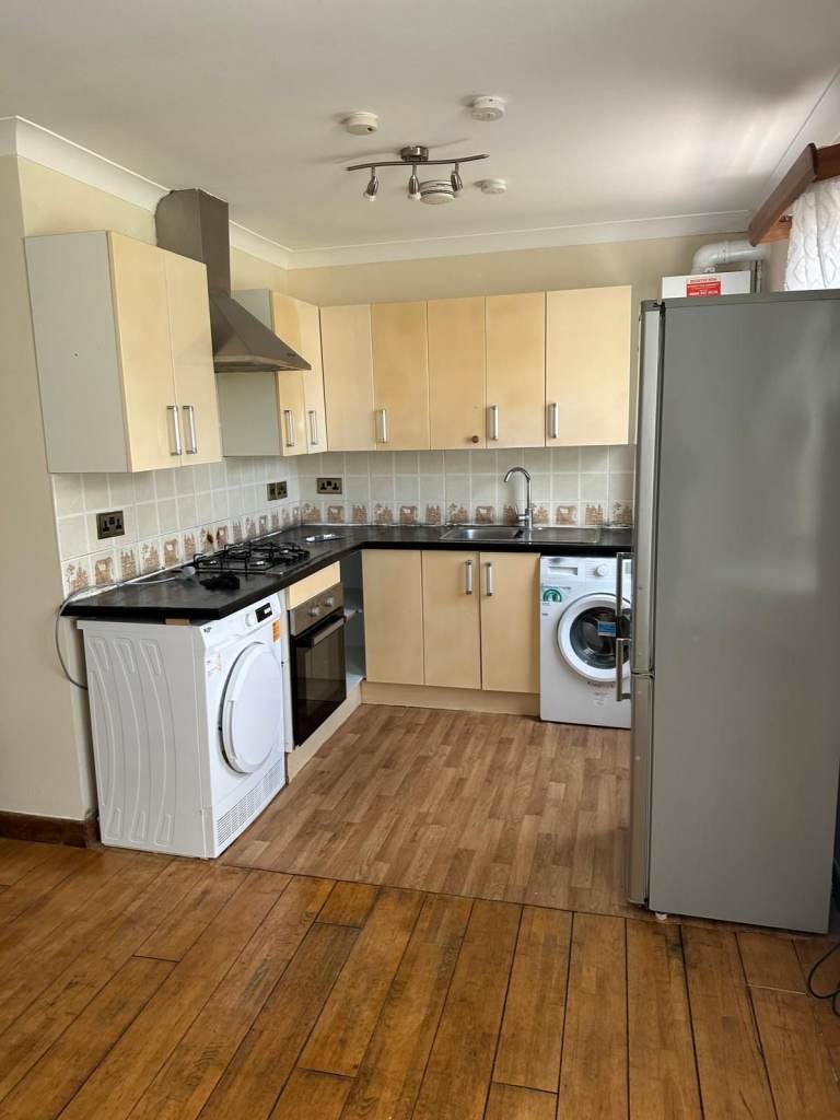Flat Acacia Road in Greater London