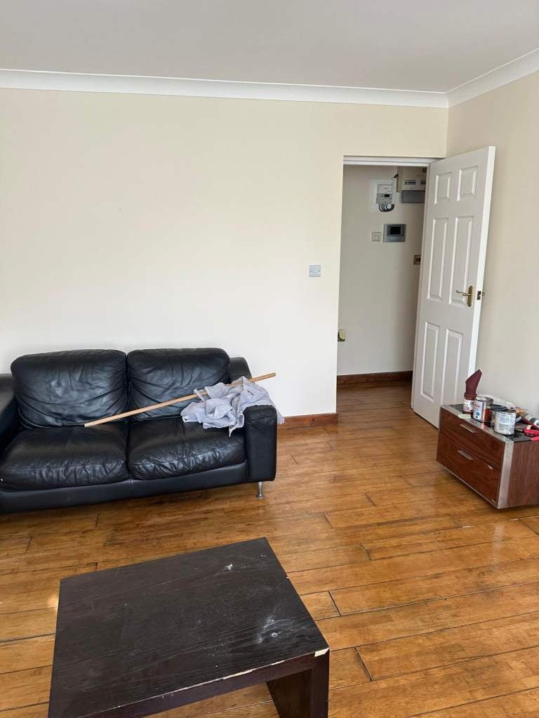 Flat Acacia Road in Greater London