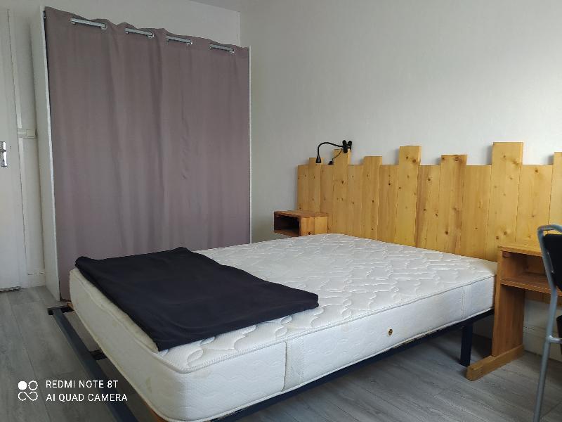 Room Rue des Treilles in Libourne