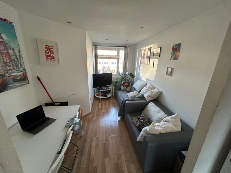 Room Whitton Walk in Greater London