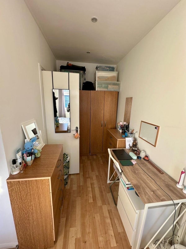 Room Whitton Walk in Greater London