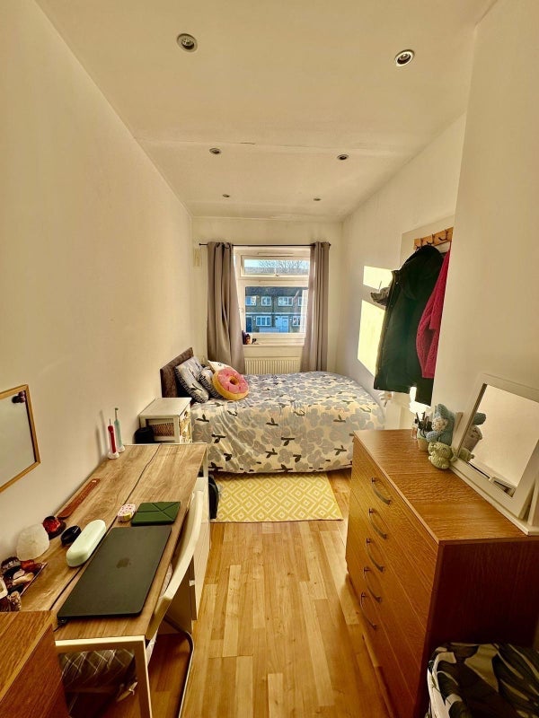 Room Whitton Walk in Greater London