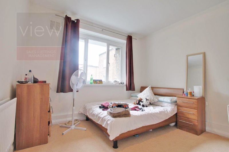 Flat Newcomen Street in Greater London