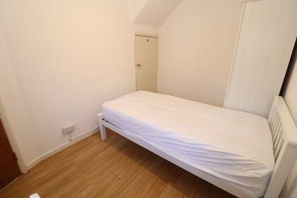 Room Globe Road in Greater London