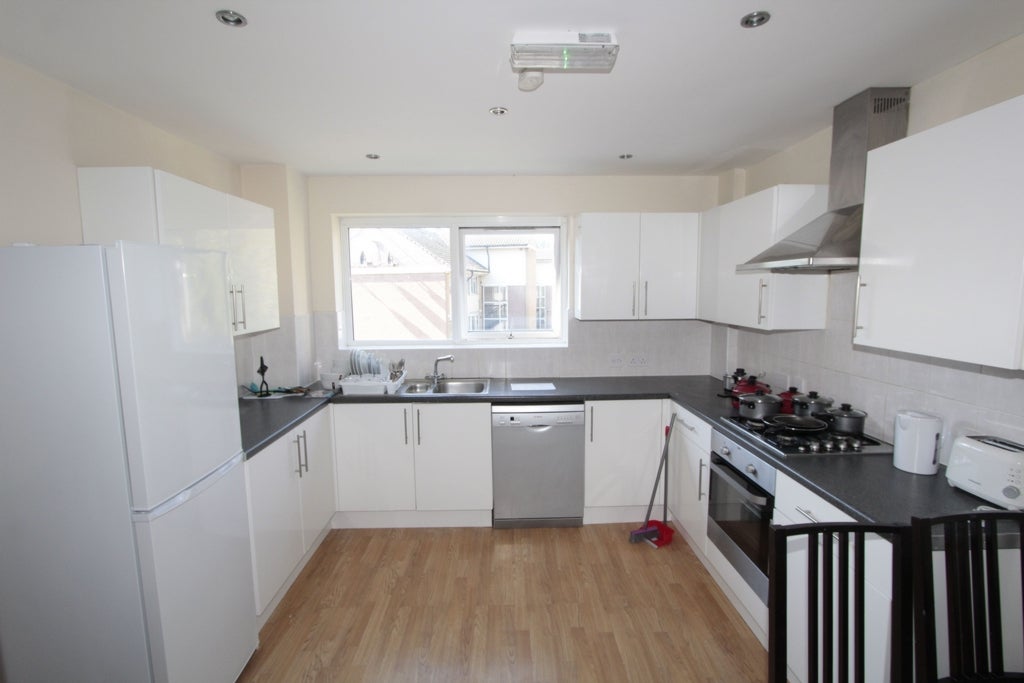 Room Globe Road in Greater London