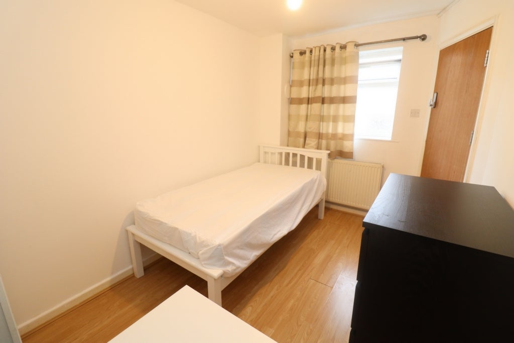 Room Globe Road in Greater London