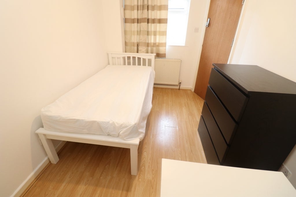 Room Globe Road in Greater London