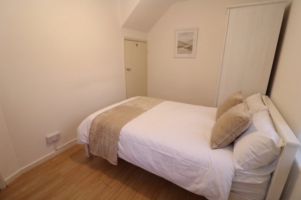 Room Globe Road in Greater London
