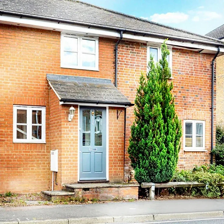 Flat Fernbank Road in Chavey Down