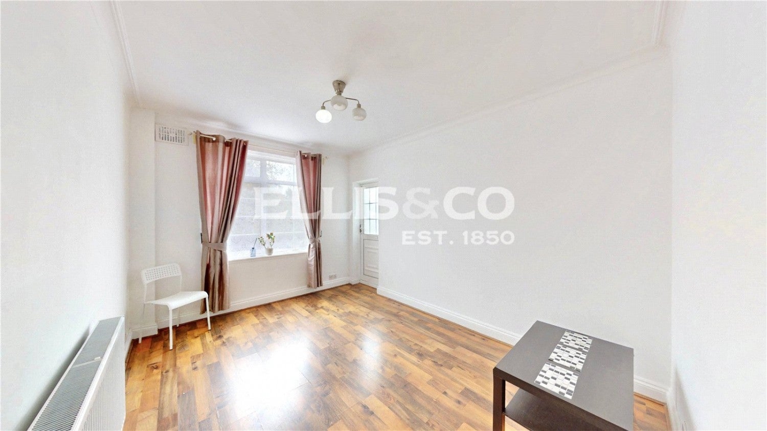 Flat Kings Drive in Greater London