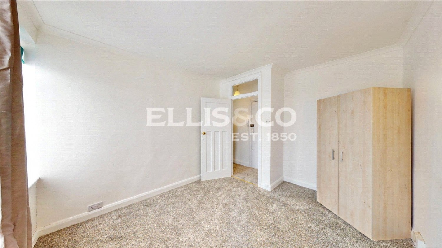 Flat Kings Drive in Greater London