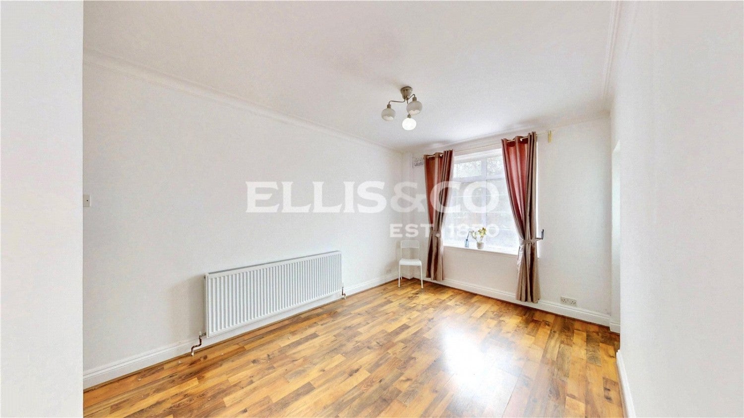 Flat Kings Drive in Greater London