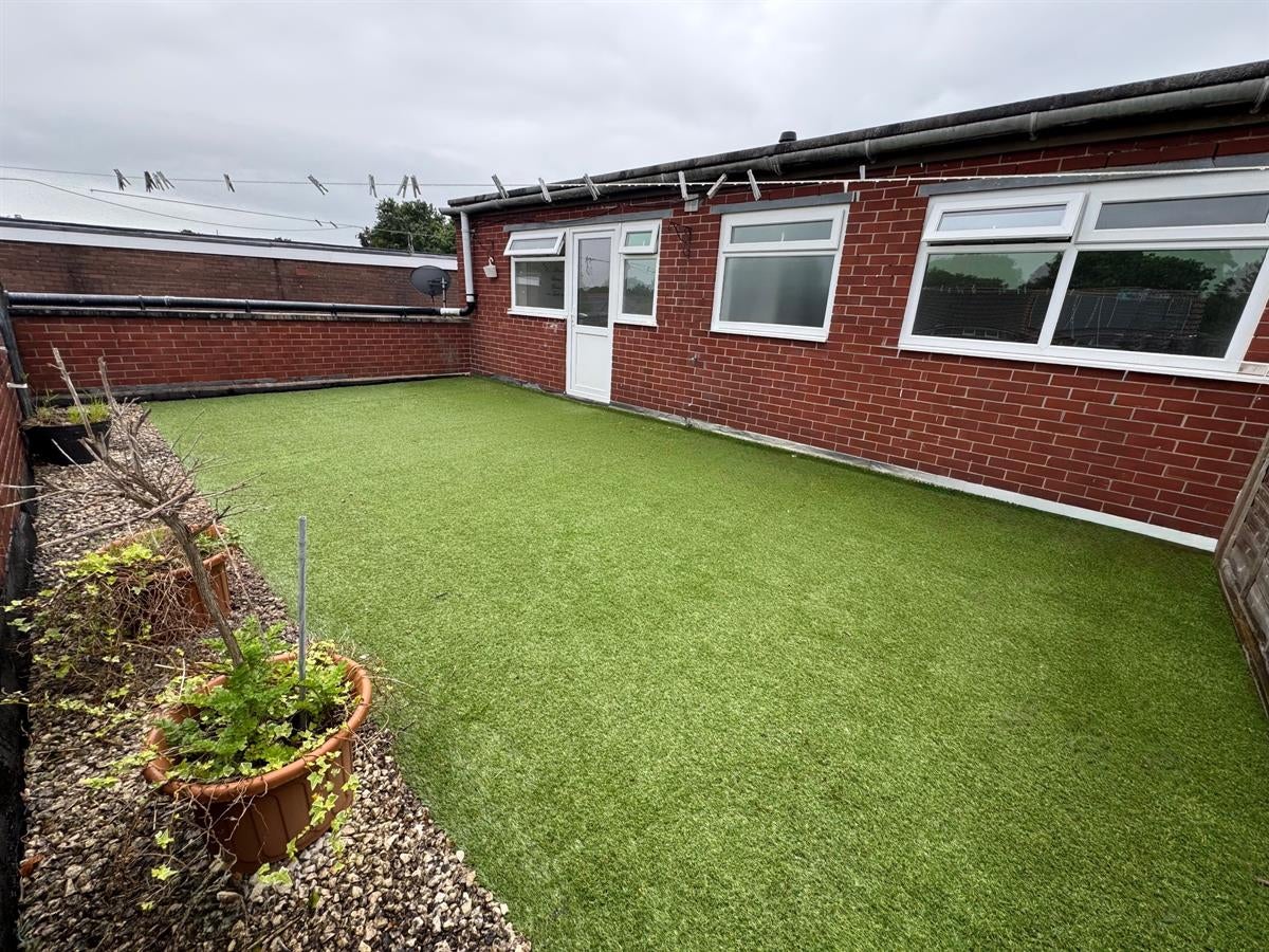 Flat Worcester Road in Cheadle Hulme