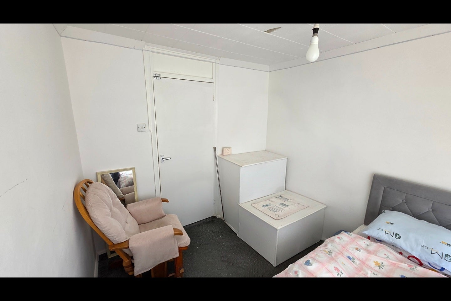 Room Essex Walk in Swindon
