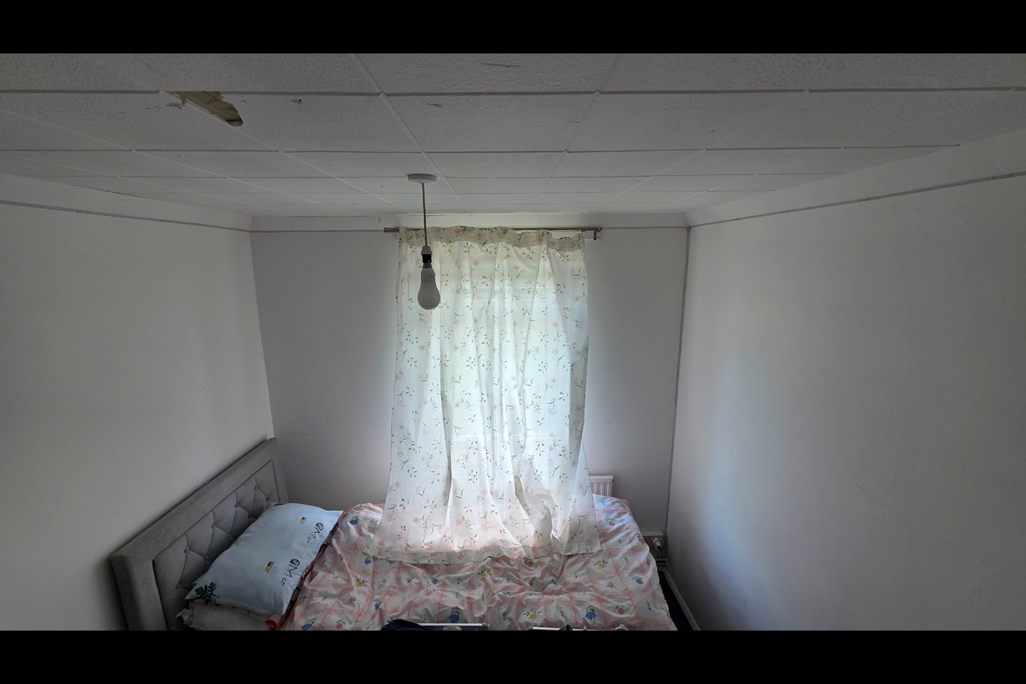 Room Essex Walk in Swindon