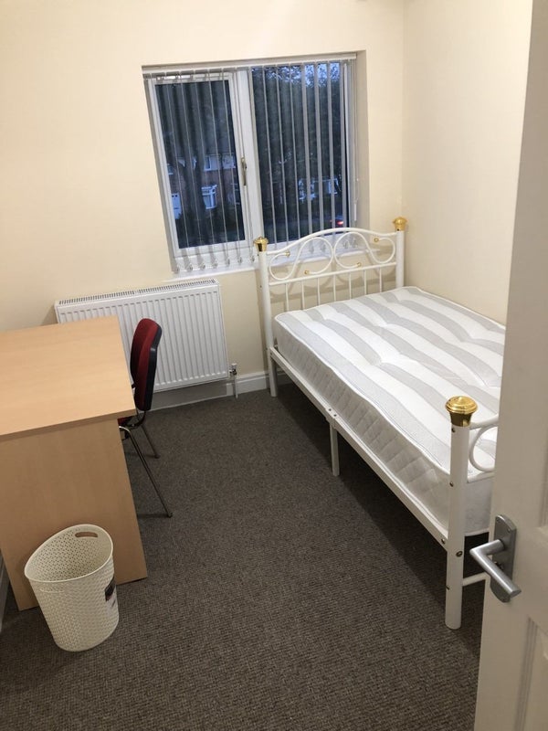 Room Quinton Road in Birmingham