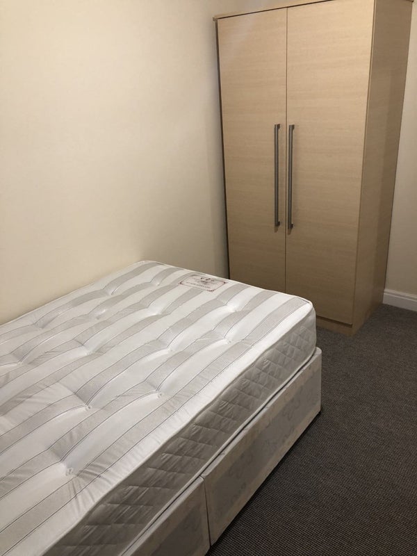 Room Quinton Road in Birmingham