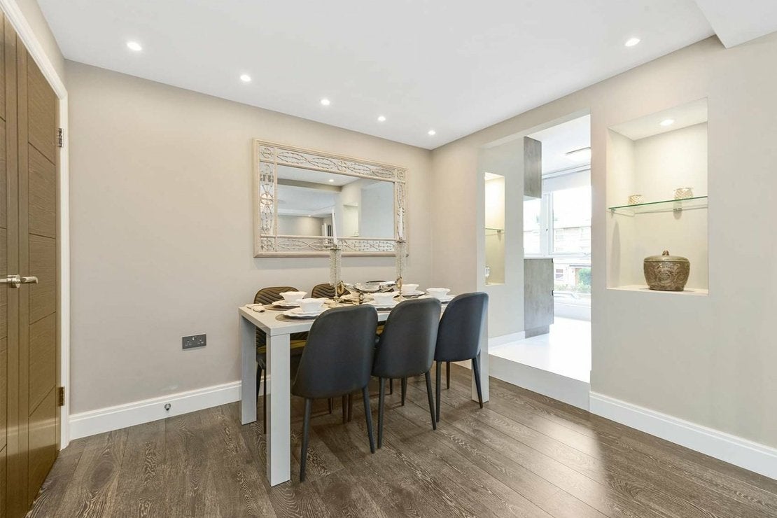 Flat Finchley Road in Greater London