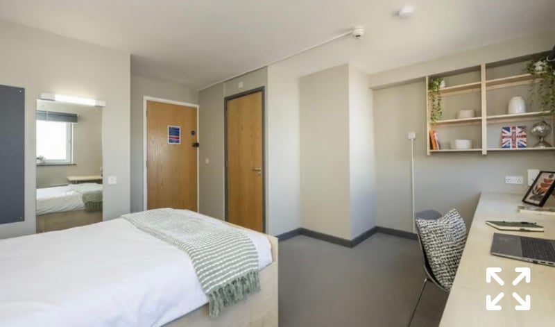 Room St Ann's Well Road in Nottingham