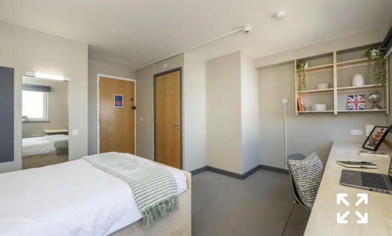 Room St Ann's Well Road in Nottingham
