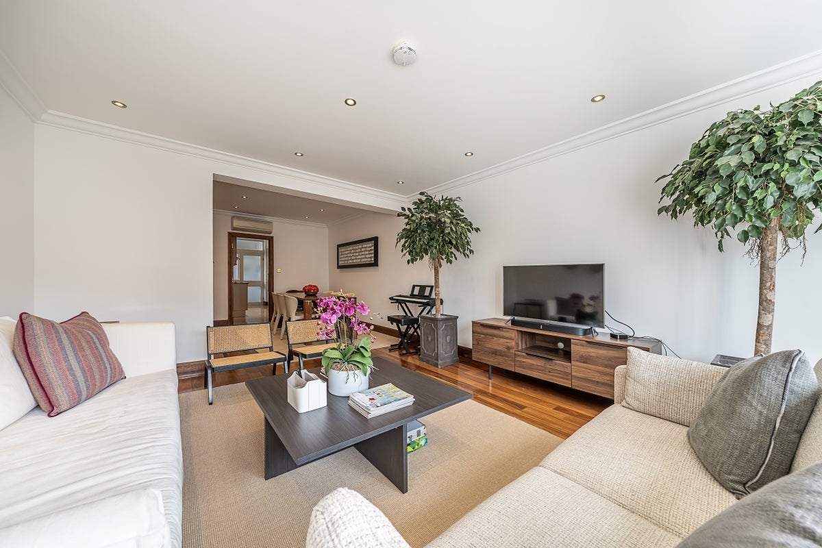Flat Montrose Court in City of Westminster