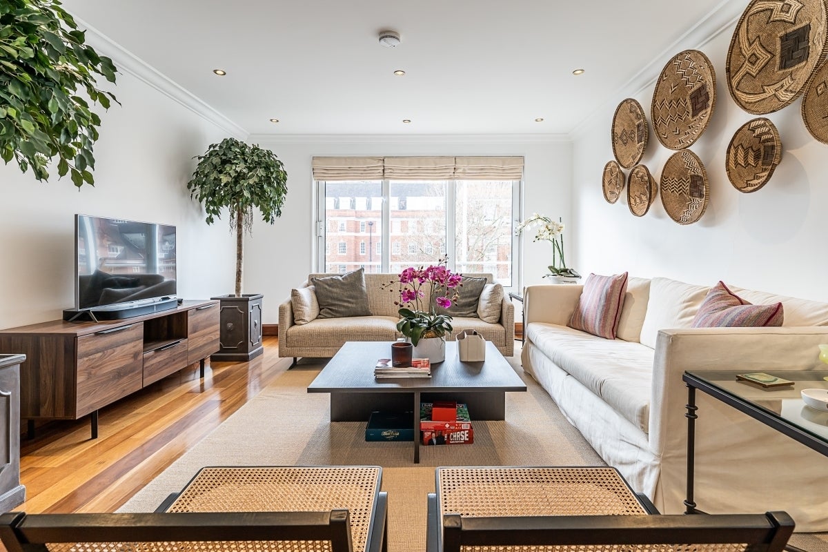 Flat Montrose Court in City of Westminster