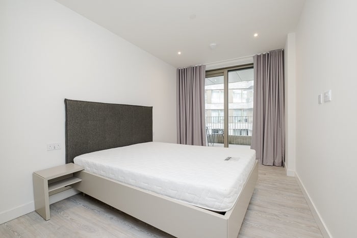 Flat Cherry Park Lane in Greater London
