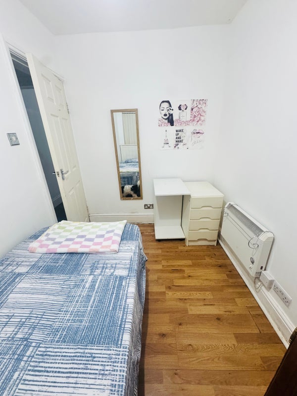 Room Bristol Road South in Birmingham