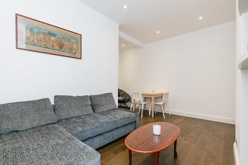 Flat Collingham Gardens in Greater London